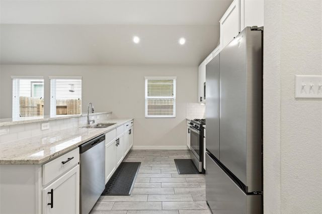 2742 Oakleaf Ash Lane, Fresno, TX 77545