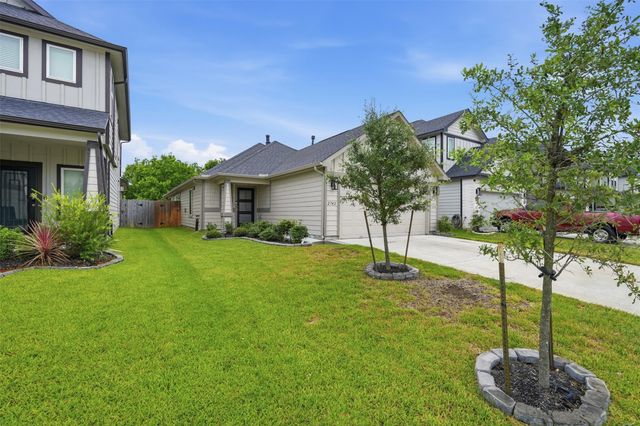 2742 Oakleaf Ash Lane, Fresno, TX 77545