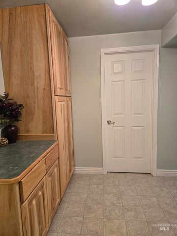 1225 SW 8th Ave., Ontario, OR 97914