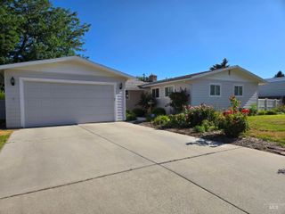 1225 SW 8th Ave., Ontario, OR 97914