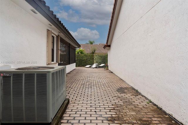 2330 Dover, Weston, FL 33326