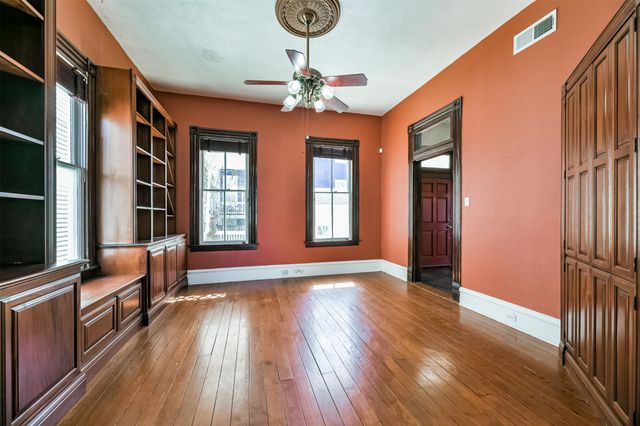 1927 Broadway Street, Galveston, TX 77550