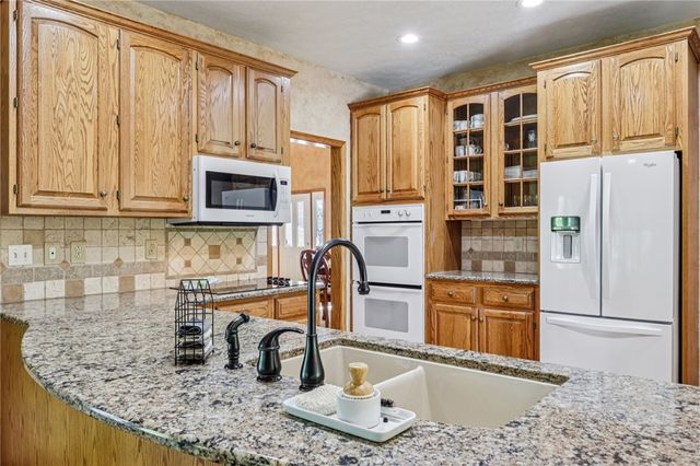 402 Woodland Dr, Wilmington Twp, PA 16142