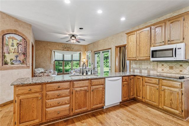 402 Woodland Dr, Wilmington Twp, PA 16142