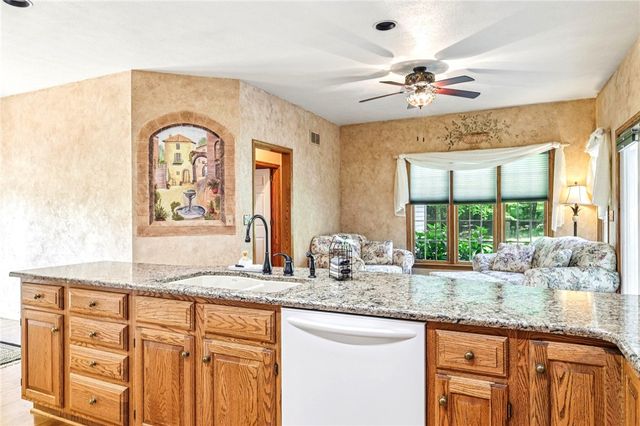 402 Woodland Dr, Wilmington Twp, PA 16142