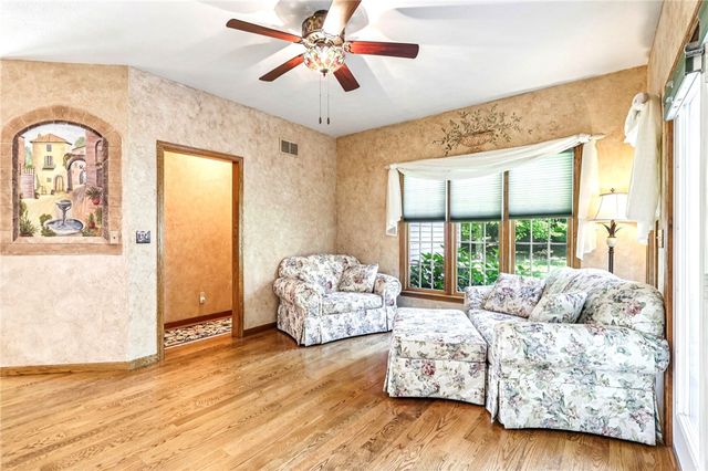 402 Woodland Dr, Wilmington Twp, PA 16142