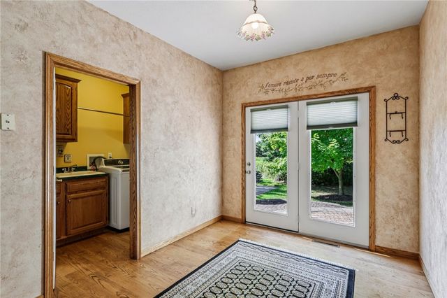 402 Woodland Dr, Wilmington Twp, PA 16142