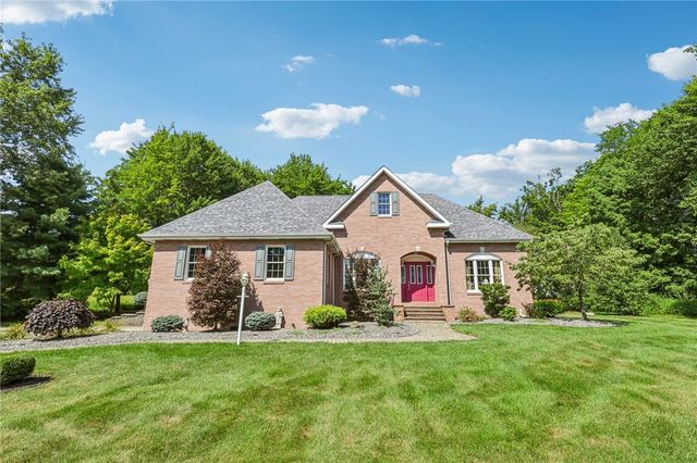 402 Woodland Dr, Wilmington Twp, PA 16142