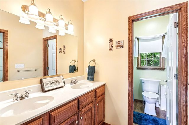 402 Woodland Dr, Wilmington Twp, PA 16142