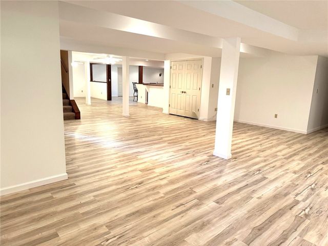 402 Woodland Dr, Wilmington Twp, PA 16142