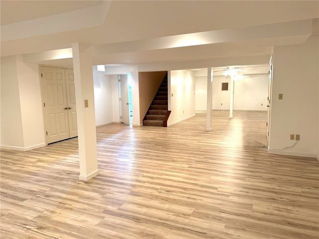 402 Woodland Dr, Wilmington Twp, PA 16142