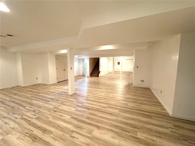 402 Woodland Dr, Wilmington Twp, PA 16142