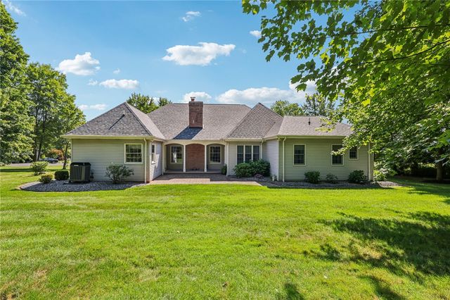 402 Woodland Dr, Wilmington Twp, PA 16142