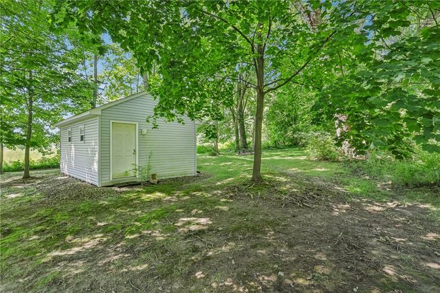 402 Woodland Dr, Wilmington Twp, PA 16142