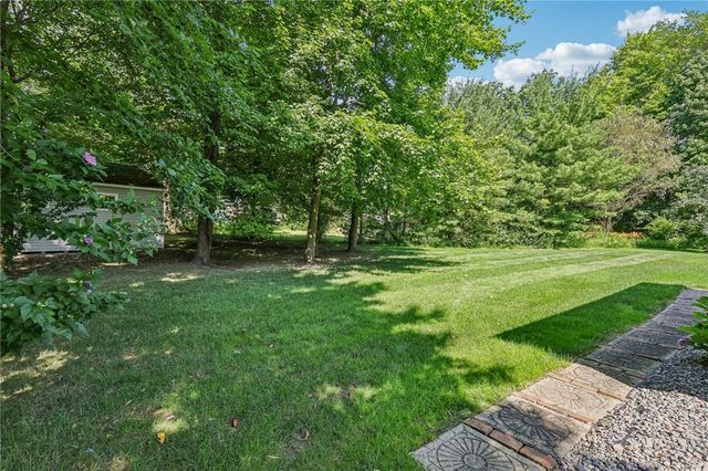 402 Woodland Dr, Wilmington Twp, PA 16142