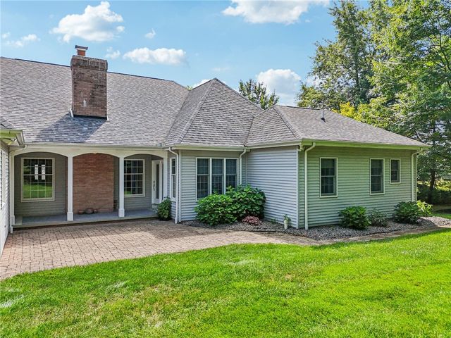 402 Woodland Dr, Wilmington Twp, PA 16142