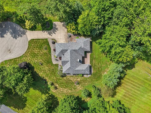 402 Woodland Dr, Wilmington Twp, PA 16142