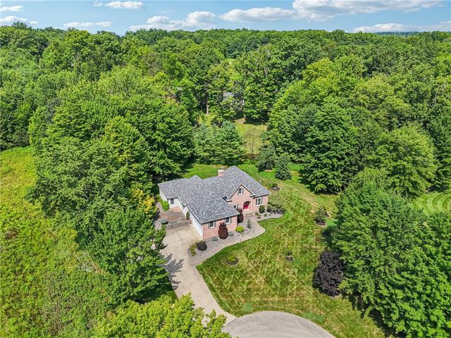 402 Woodland Dr, Wilmington Twp, PA 16142