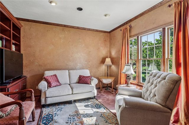 402 Woodland Dr, Wilmington Twp, PA 16142