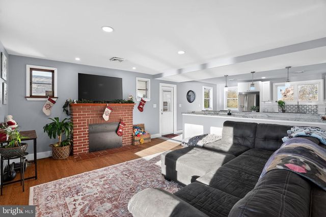 3 LAKESIDE LANE, Carneys Point, NJ 08069