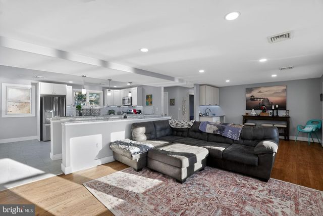 3 LAKESIDE LANE, Carneys Point, NJ 08069