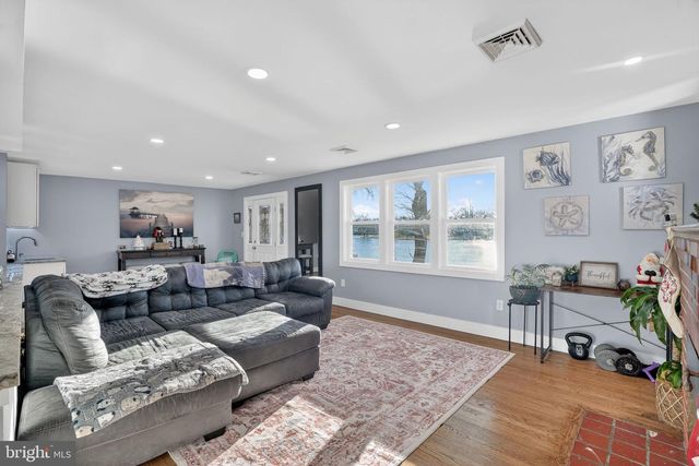 3 LAKESIDE LANE, Carneys Point, NJ 08069