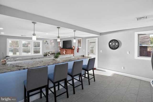 3 LAKESIDE LANE, Carneys Point, NJ 08069