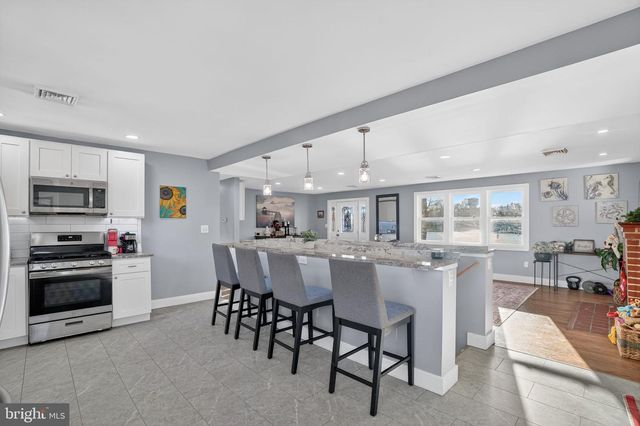 3 LAKESIDE LANE, Carneys Point, NJ 08069