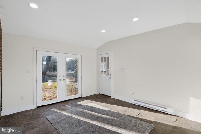 3 LAKESIDE LANE, Carneys Point, NJ 08069