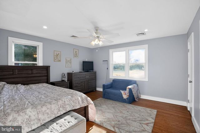 3 LAKESIDE LANE, Carneys Point, NJ 08069