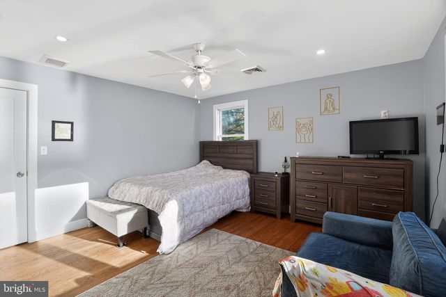 3 LAKESIDE LANE, Carneys Point, NJ 08069