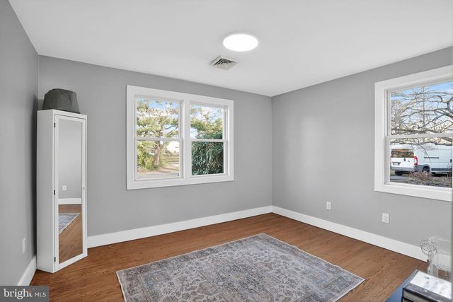 3 LAKESIDE LANE, Carneys Point, NJ 08069