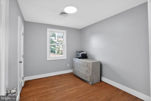 3 LAKESIDE LANE, Carneys Point, NJ 08069