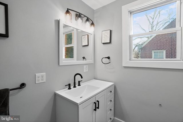 3 LAKESIDE LANE, Carneys Point, NJ 08069