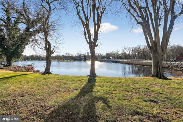 3 LAKESIDE LANE, Carneys Point, NJ 08069