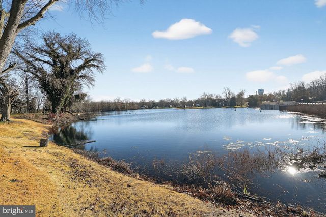 3 LAKESIDE LANE, Carneys Point, NJ 08069