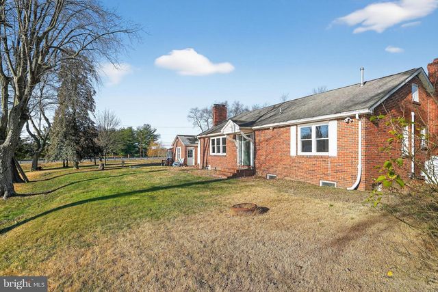 3 LAKESIDE LANE, Carneys Point, NJ 08069