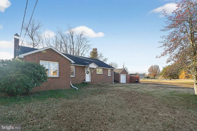 3 LAKESIDE LANE, Carneys Point, NJ 08069