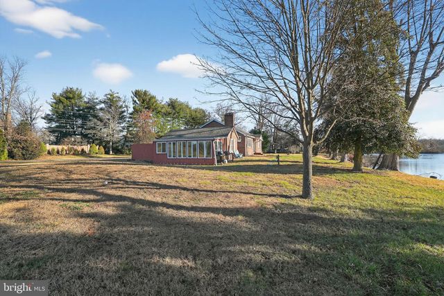 3 LAKESIDE LANE, Carneys Point, NJ 08069