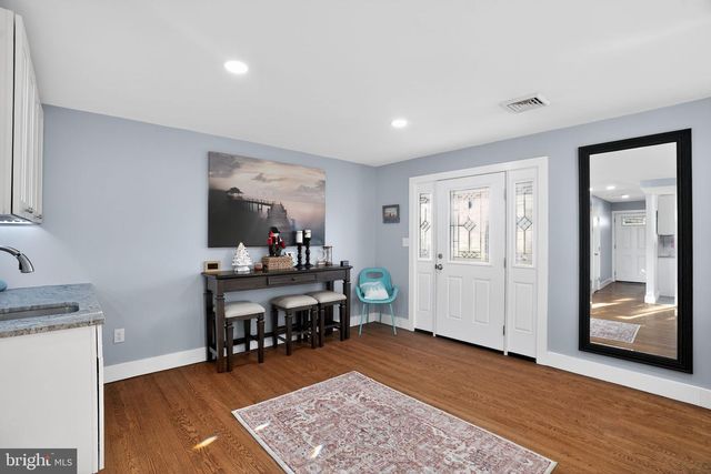 3 LAKESIDE LANE, Carneys Point, NJ 08069