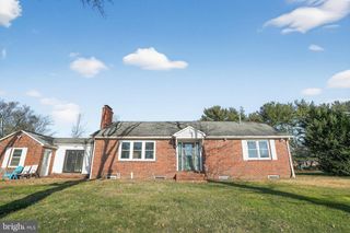3 LAKESIDE LANE, Carneys Point, NJ 08069