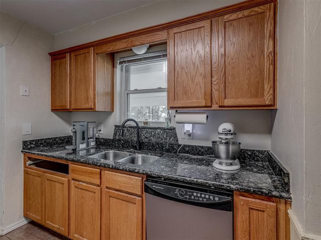 1013 NW 6th Street, Moore, OK 73160