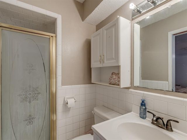 1013 NW 6th Street, Moore, OK 73160