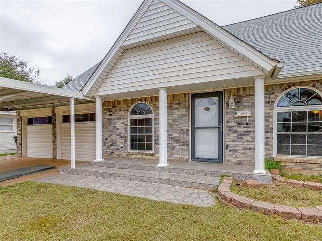 1013 NW 6th Street, Moore, OK 73160