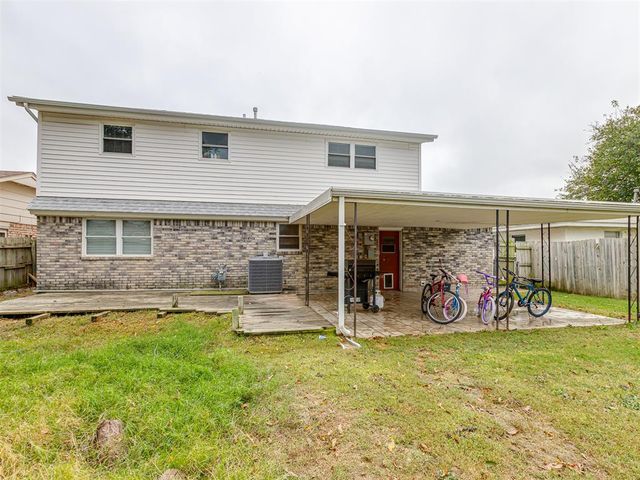 1013 NW 6th Street, Moore, OK 73160