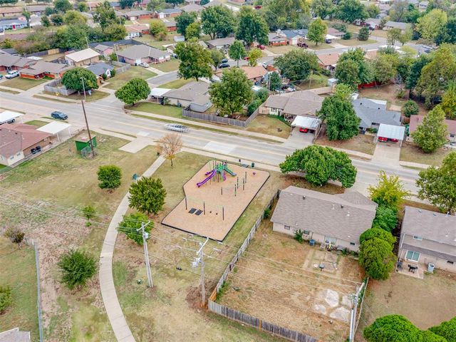 1013 NW 6th Street, Moore, OK 73160