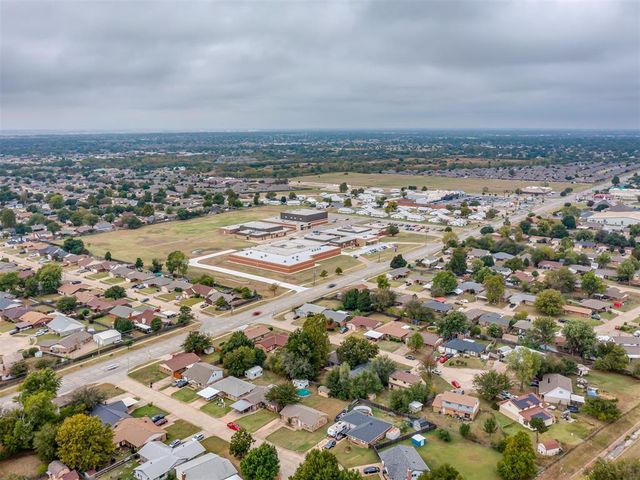 1013 NW 6th Street, Moore, OK 73160