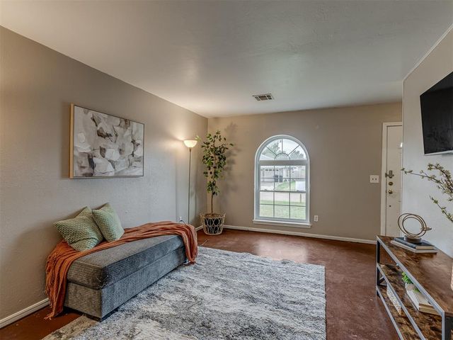 1013 NW 6th Street, Moore, OK 73160