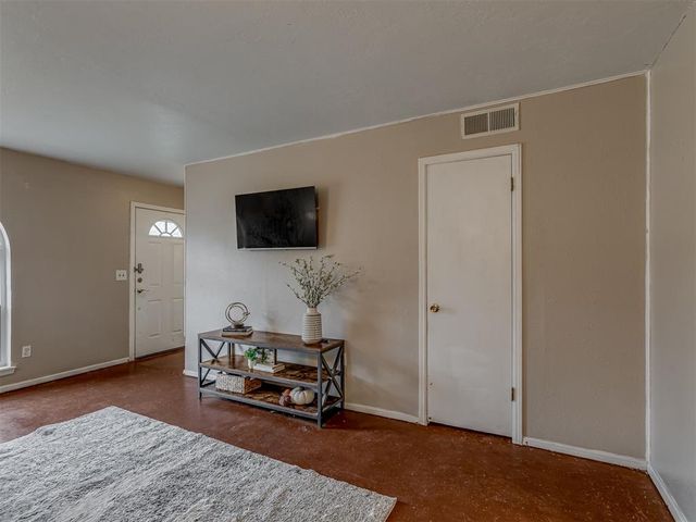 1013 NW 6th Street, Moore, OK 73160