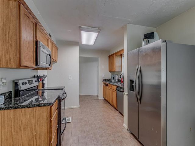 1013 NW 6th Street, Moore, OK 73160